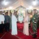 Bupati Sergai H. Darma Wijaya, diwakili Pj Sekda Sergah Rusmiani Purba menyerahkan juara kepada Sei Rampah. (Waspada/ist)