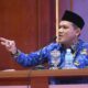 Wagub Aceh, Fadhlullah, memberikan sambutan dan arahan saat menggelar silaturahmi dengan seluruh pejabat eselon II, III, dan IV pada lingkungan Pemerintah Aceh di Anjong Mon Mata, Banda Aceh, Senin (17/2). (Waspada/Zafrullah)