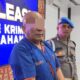 Tersangka cabul anak tetangga hingga hamil SSS alias Opung J,57, saat diamankan personil Polres Asahan., sedangkan dia orang lagi masih DPO. Waspada/Sapriadi