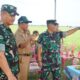 Inspektur Kodam Iskandar Muda Brigjen TNI Yudi Yulistyanto, M.A di dampingi Dandim 0117/Aceh Tamiang, Letkol Inf Andi Ariyanto,saat ,meninjau lokasi optimalisasi lahan dan serapan gabah di Kampung Cinta Raja, Kecamatan Bendahara,Selasa (18/2). (Waspada/Yusri).