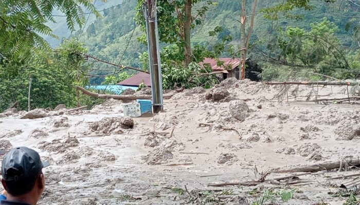 Curah Hujan Tinggi, Tipang Diterjang Longsor
