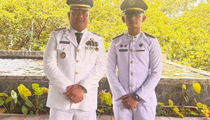 Momen Bahagia Wabup Asahan Rianto Dikawal Anaknya Saat Dilantik Prabowo