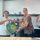 Dr. Budi Sulistiyo, M.Sc Direktur Jenderal Penguatan Daya Saing Produk Kelautan dan Perikanan Kementerian Kelautan dan Perikanan (kiri) dan Tri Dharma Saputra Direktur Regal Springs Indonesia (Waspada/ist)