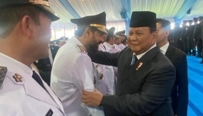 Presiden Prabowo Rangkul Mualem Di Istana Kepresidenan
