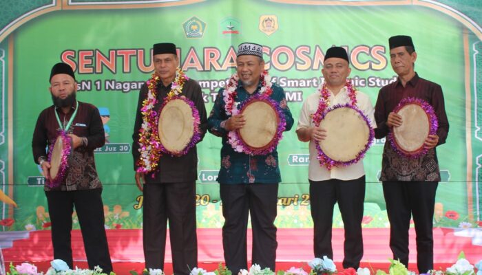 Kakankemenag Buka Cosmics II MTsN I Nagan Raya