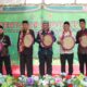 Kakankemenag Nagan Raya Samhudi didampingi Wakil Ketua II DPRK, Kepala Sekolah, Ketua Komite dan MPD saat membuka Cosmics II MTsN I Nagan Raya, Kamis (20/2).(Waspada/Muji Burrahman)