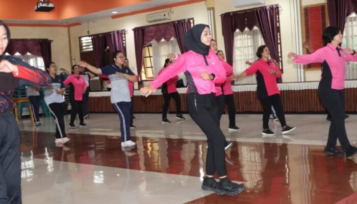 Polwan Dan Bhayangkari Polres Siantar Gelar Senam Pererat Silaturahmi