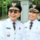 Bupati dan Wakil Bupati Simalungun Dr H Anton Achmad Saragih dan Benny Gusman Sinaga, ST, usai mengikuti prosesi pelantikan di halaman istana keprrsidenan, Kamis (20/2).(Waspada/ist).