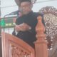 Ketua MAA Langsa Drs H Mursyidin saat membaca khutbah di Masjid Nurul Yaqin, Gampong Cinta Raja, Kecamatan Langsa Timur. (Waspada/Ibnu Sa'dan)