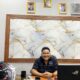 Ketua BPC Gapensi Deliserdang Hasan Habib saat memberikan keterangan kepada wartawan di ruang kerjanya. (Waspada/Edward Limbong).