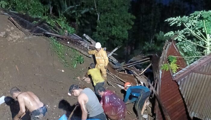 Longsor Tapsel, 1 Rumah Rubuh Dan 2 Orang Hilang