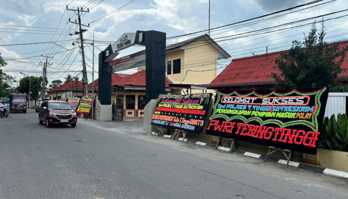 Tangkap Pelaku Penipuan Casis Bintara Polri, Polres Tebingtinggi Banjir Papan Bunga Ucapan Selamat