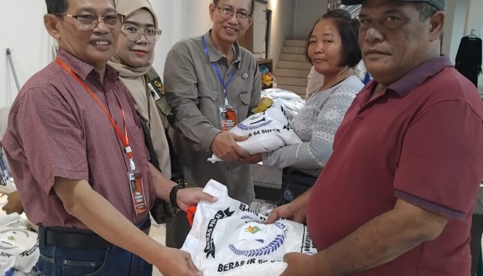 IKA SMAN 1 Tebinggtinggi Gelar Tebus Sembako Murah
