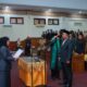 DPRK Aceh Barat melakukan sumpah anggota DPRK dalam PAW di ruang sidang utama DPRK setempat, Senin (24/2).(Waspada/Ist)