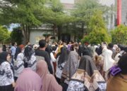 Ratusan Guru Demo Ke DPRK Agara Tuntut Pembayaran Tunjangan