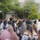 Saat ratusan guru demo di Gedung DPRK Agara Soal Tunjangan Mereka Tak Kunjung Dibayarkan. Waspada/Seh Muhammad Amin