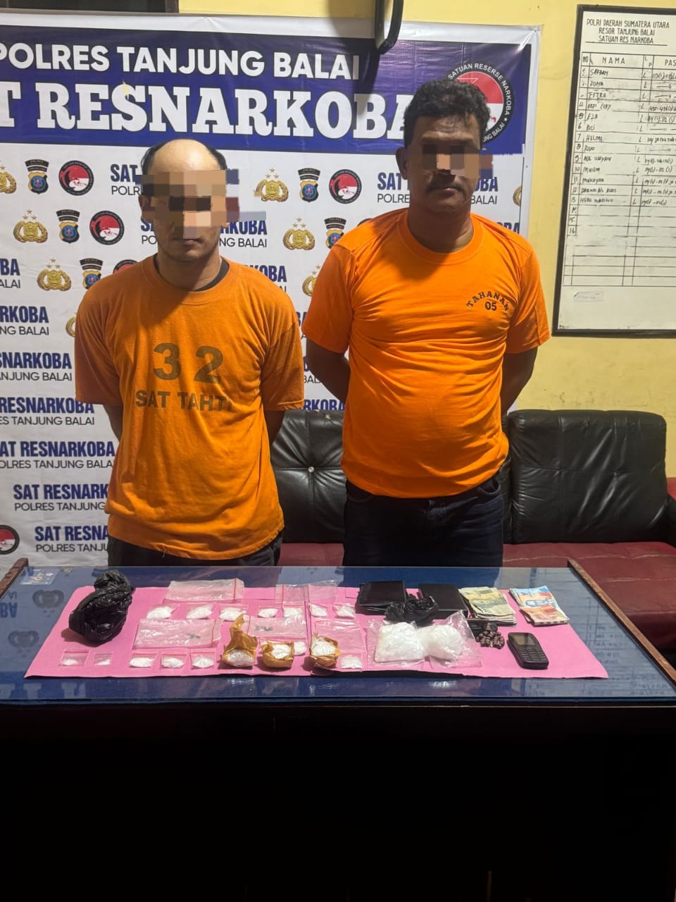 Polres Tanjungbalai Tangkap Dua Pengedar Sabu Di Teluknibung Dua pengedar narkoba di Teluknibung diamankan di Mapolres Tanjungbalai. Waspada/Ist