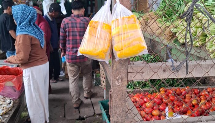 Harga Bahan Pokok Melonjak Jelang Ramadan