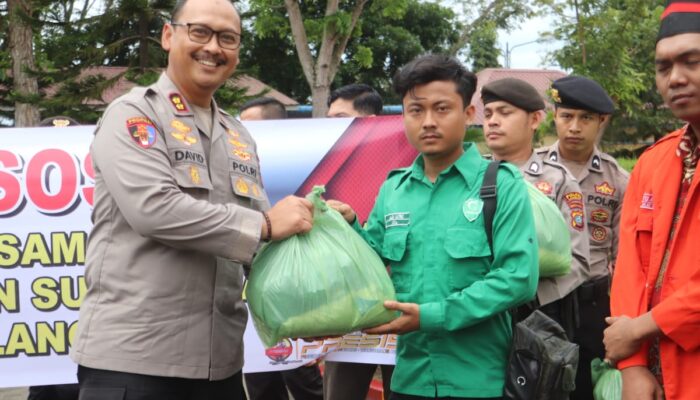 Sambut Ramadan, Polres Langkat  Bersama Mahasiswa Gelar Baksos 