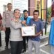 Kapolres Agara, AKBP R. Doni Sumarsono, S.I.K, M.H saat memberikan Bansos. Seh Muhammad Amin