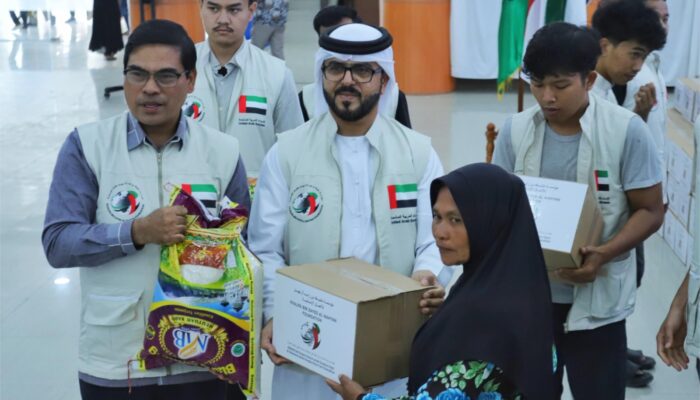 UIN Ar-Raniry Salurkan 1.300 Paket Daging Meugang Dan 500 Paket Sembako