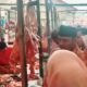 Menjelang Ramadan 1446 hijriyah, Pj Bupati Aceh Timur Amrullah M Ridha bersama muspika dan pejabat terkait lainnya, memantau harga daging di Peureulak, Aceh Timur, Kamis (27/2). Waspada/Muhammad Ishak