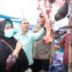 Sekda Tapsel Sofyan Adil bersama pimpinan OPD terkait dan Forkopimcam, tinjau harga bahan pokok di Pasar Sipriok. (Waspada/Ist)