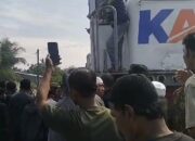 Laka Kereta Kembali Renggut Jiwa, Warga Blokir Akses Kereta Api Kuala Tanjung