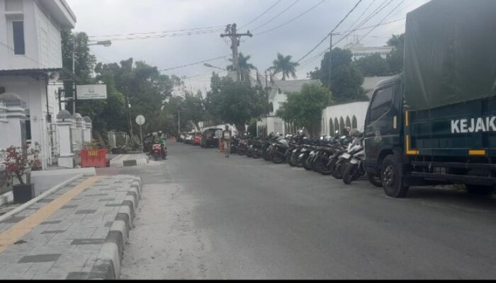 Calo-calo Di Depan Kantor Kejari Medan Bawa Kabur Surat Dan Uang Denda Tilang