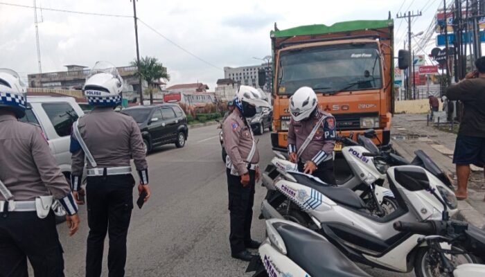 Tim Terpadu Segel 33 Pool Bus Di Medan