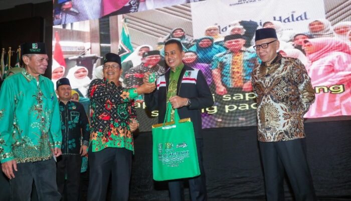 Peringati Milad ke-78 HMI, KAHMI Sumut Berikan Award Dan Anggota Kehormatan. Ijeck : Terima Kasih