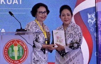 Sandang Predikat Ibunda Guru, Titiek Soeharto Dukung PGRI Perjuangkan Nasib Guru