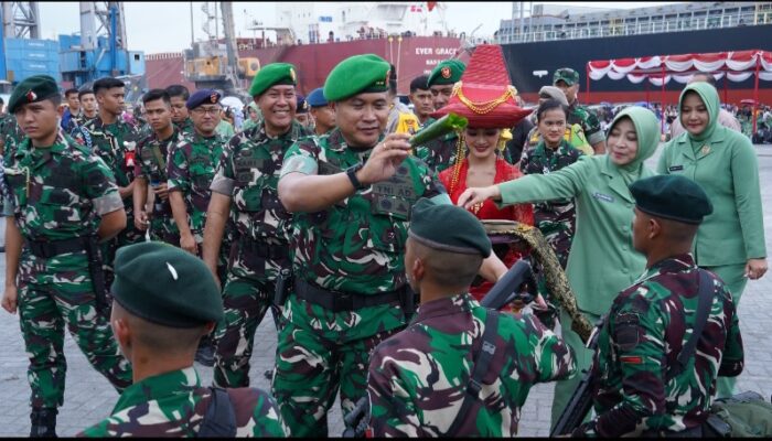 Pangdam I/BB Pimpin Pemberangkatan Satgas Pamtas RI-PNG Mobile Yonif 100/PS Di Belawan