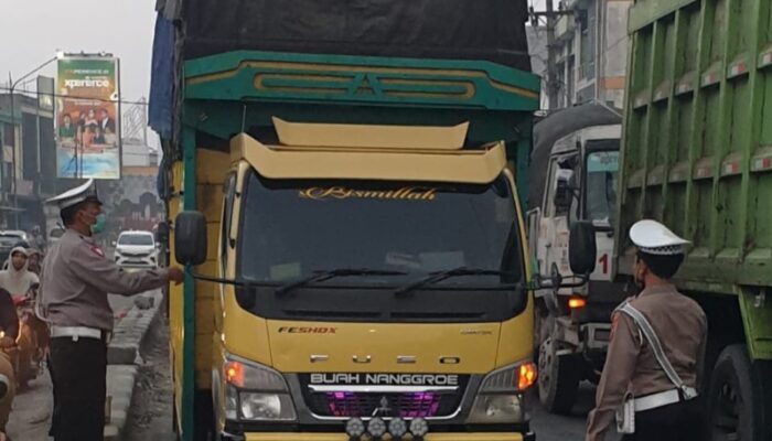 Ops Keselamatan Toba 2025, Unit Lantas Polsek Sunggal Tindak Truk Melebihi Muatan