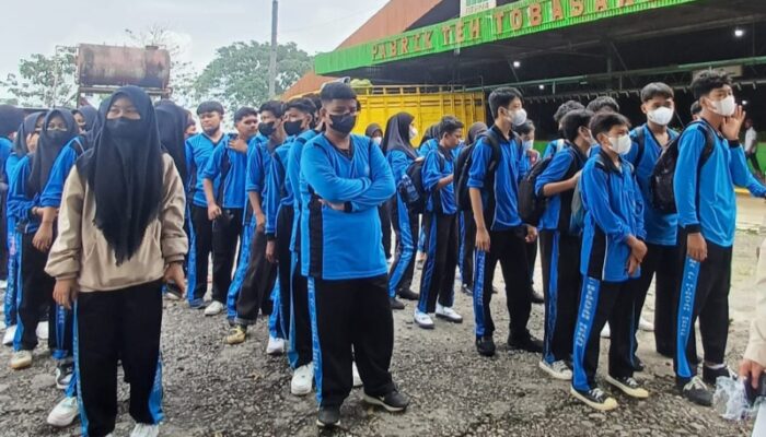 Siswa SMA Al-Hidayah Medan Outing Class Ke Pabrik Teh Dan Pemandian Alam Sejuk