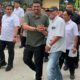 KETUA Dewan Pendiri Bobby Afif Nasution Pemimpin Berintegritas dan Tegas (Bonapit Sumut Centre) Drs Sam’an Lubis (kanan) bersalaman dengan Bobby Afif Nasution, dalam sebuah acara belum lama ini. Waspada/ist