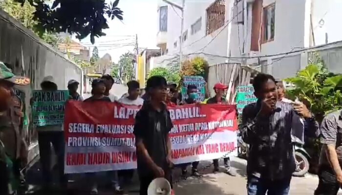 Massa Geruduk Kantor DPP Golkar, Desak Batalkan SK Pengangkatan Ketua DPRD Binjai