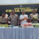 Kapoldasu Irjen Pol. Whisnu Hermawan Februanto didampingi Dir Narkoba Kombes Pol. Yemi Mandagi dan jajaran memaparkan pengungkapan kasus narkoba, Senin (24/2) di Mapoldasu. Waspada/gito ap