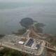 Foto udara panel surya Pembangkit Listrik Tenaga Surya (PLTS) Terapung Cirata di Kabupaten Purwakarta, Jawa Barat, Kamis (9/11/2023). PLTS Terapung Cirata dengan kapasitas 192 Megawatt Peak yang merupakan PLTS terapung terbesar se Asia Tenggara dan terbesar ketiga di dunia tersebut mulai dioperasikan untuk memenuhi kebutuhan listik di Pulau Jawa, Madura, dan Bali. ANTARA FOTO/Raisan Al Farisi/rwa.