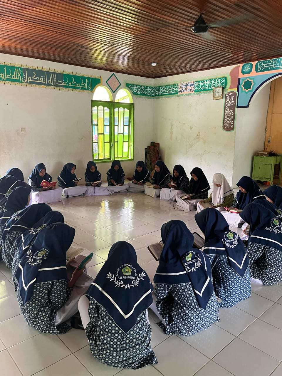 Salat Dhuha Dan Tadarusan Jadi Rutinitas Siswa MTsN 1 Palas Saat Ramadan Salat Dhuha Dan Tadarusan Jadi Rutinitas Siswa MTsN 1 Palas Saat Ramadan