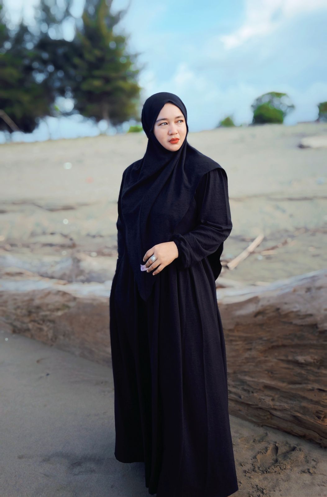 Aie Arbi Luncurkan Single Religi “Sajadah Kecil” Karya Nek Kabong