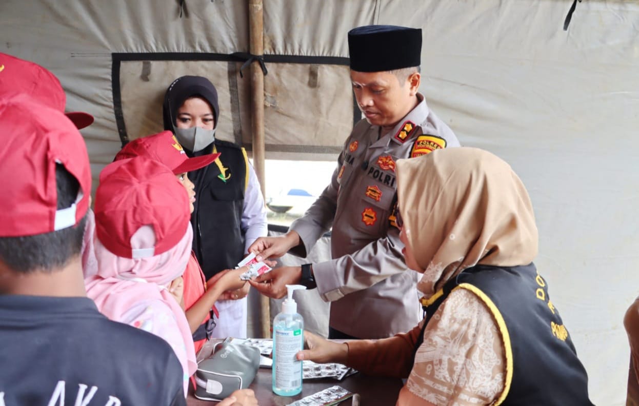 Pasca Bencana, Polres Sidimpuan Bantu Anak Korban Banjir