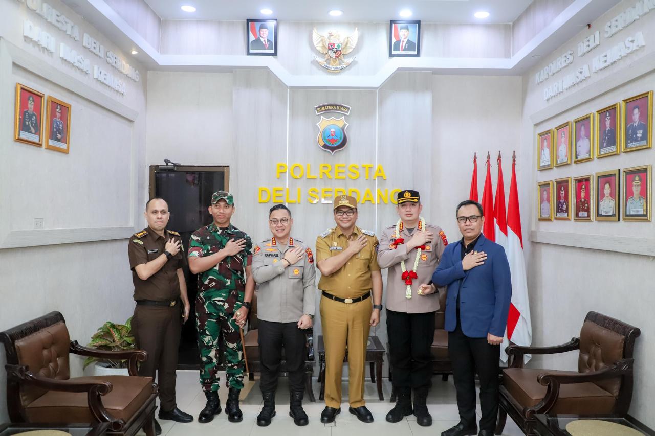 Bupati Asri Ludin Tambunan Sambut Hangat Kedatangan Kapolresta Di Mako Polresta Deliserdang Bupati Asri Ludin Tambunan Sambut Hangat Kedatangan Kapolresta Di Mako Polresta Deliserdang