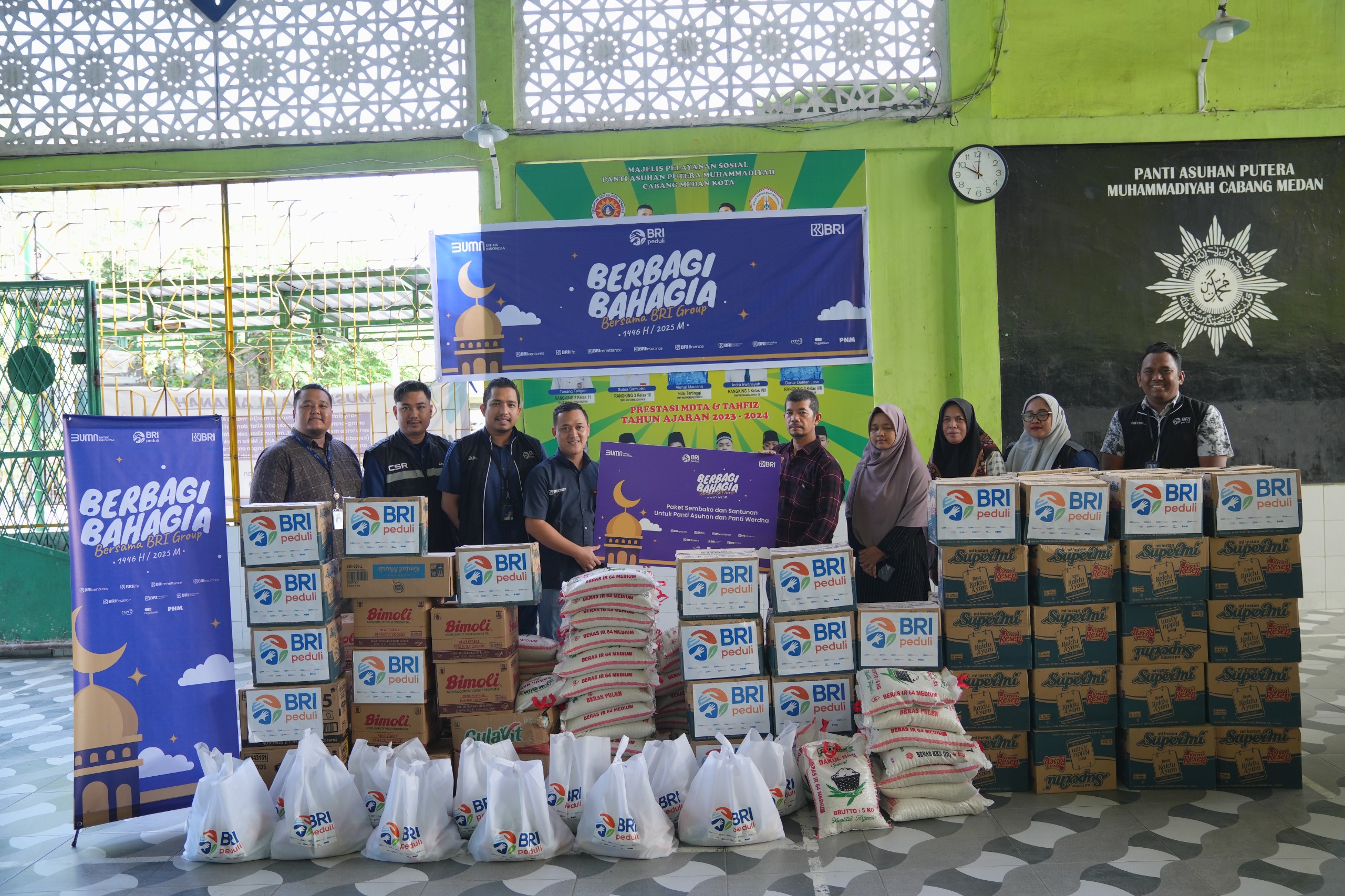 Maknai Ramadan 2025, BRI Regional Office Medan Bersama BRI Group Salurkan 2.140 Paket Sembako Gratis Maknai Ramadan 2025, BRI Regional Office Medan Bersama BRI Group Salurkan 2.140 Paket Sembako Gratis