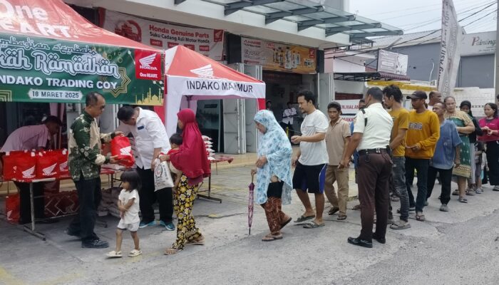 Honda Berbagi Sembako Di Bulan Suci