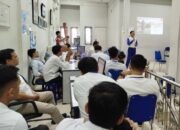 Karyawan WOM Finance Semangat Edukasi Safety Riding