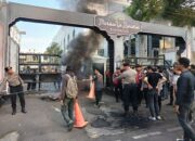 Ketua DPRD Sumut Tak hadir, Demo Mahasiswa Di Kantor Dewan Ricuh