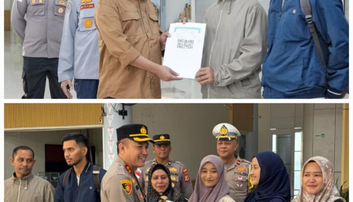 Pj Wali Kota Sabang Serahkan Tiket Kapal Gratis Kepada Pemudik