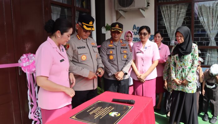 Ny. Luciana Gidion Resmikan Renovasi Sekolah TK Kemala Bhayangkari Dan Serahkan Batuan
