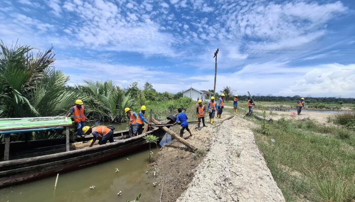 PLN Sumut Perkuat Listrik Di Desa Nelayan Sebrang Jelang Ramadan